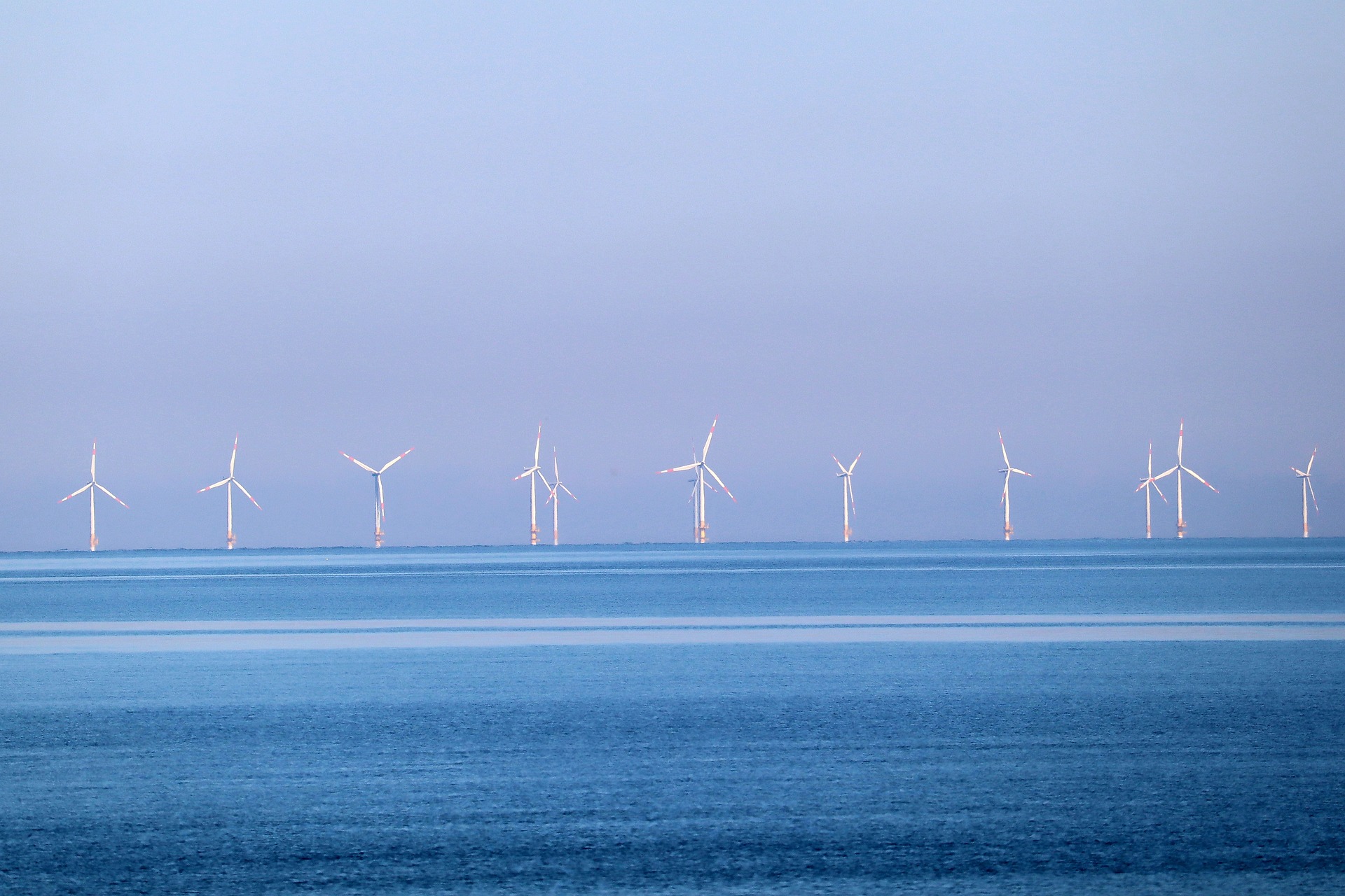 windmill-gb1cf558f5_1920-2 Image for Co-activité avec l’éolien en mer : une meilleure prise en compte des intérêts des pêcheurs est nécessaire